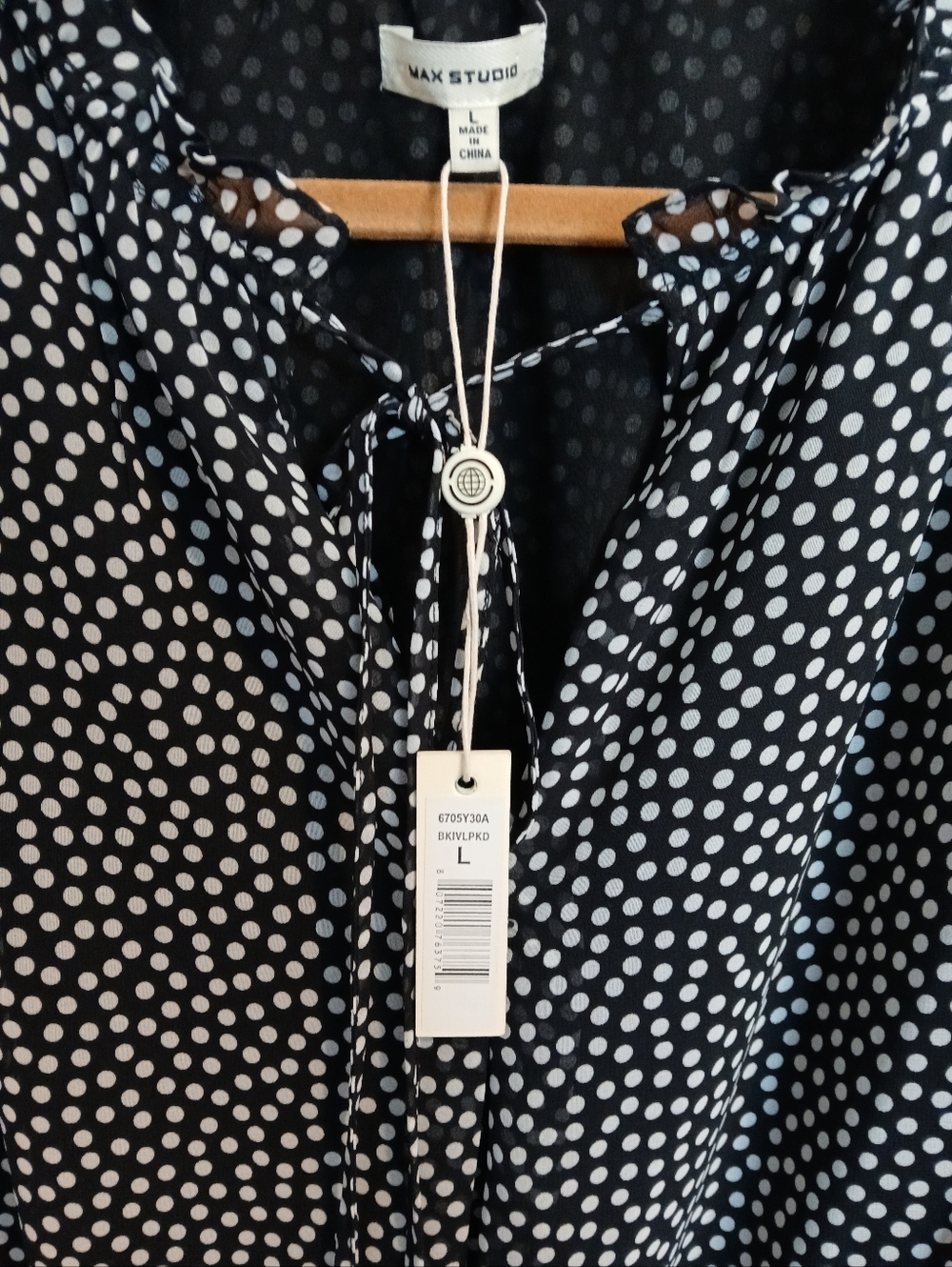 Max Studio Black and White Polka Dot Sleeveless V-Neck Top /Size : L - Picture 9 of 9